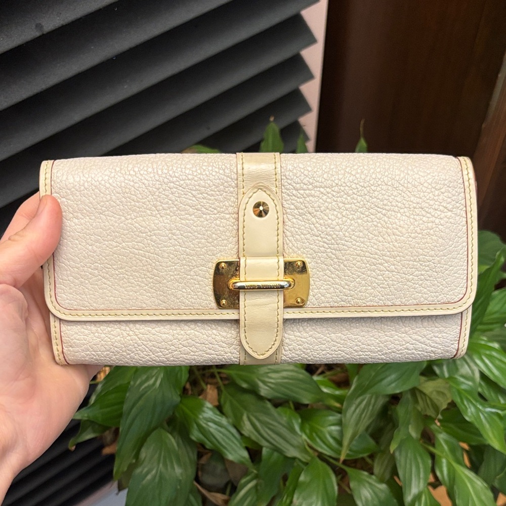 Louis Vuitton beautiful Cream Leather International Wallet